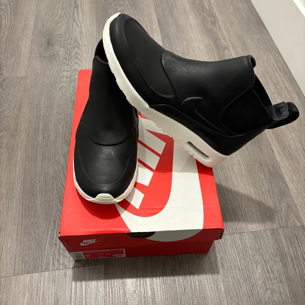 New Nike Women’s Black Slip-On Boots